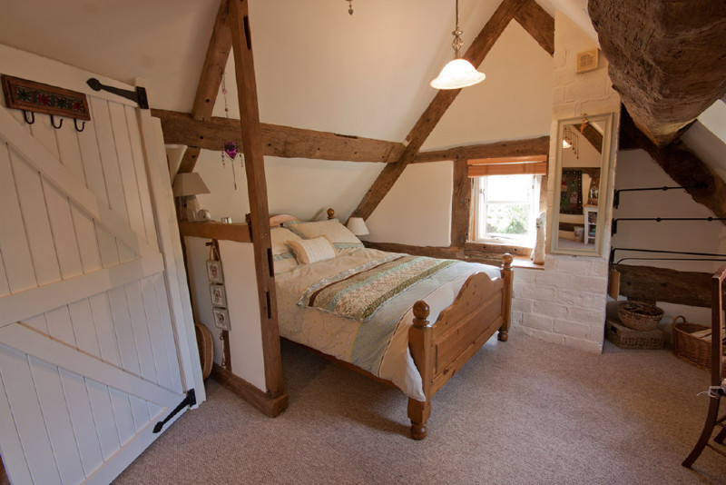 Simply-folly-Bedroom1_Folly_cottage_Shropshire1