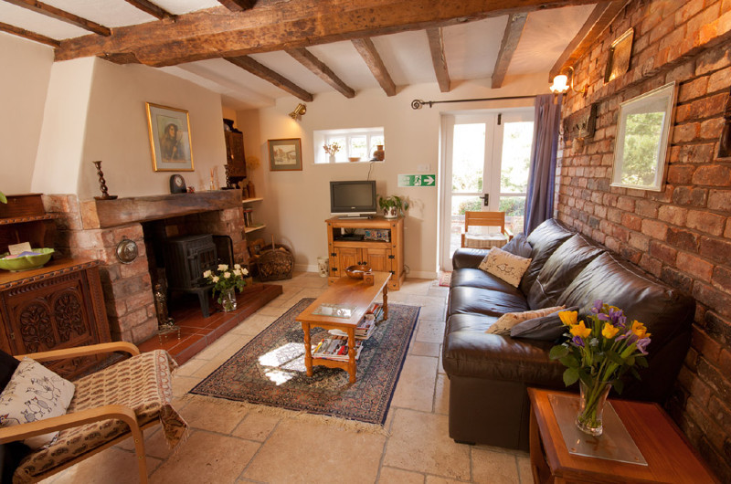 Simply-folly-Lounge_Folly_Cottage