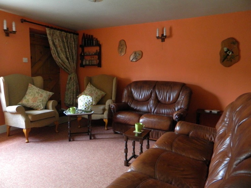 rose-cottage-lounge-1