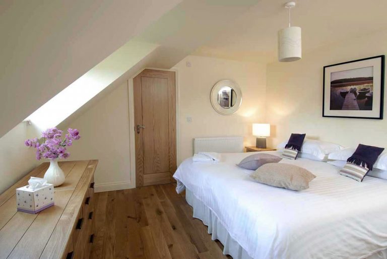 Kingfisher Bedroom 768x514